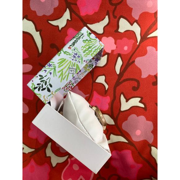 Laura Ashley Ladies Minimalist Mesh Watch Comes in A Gift Box - Picture 5 of 5